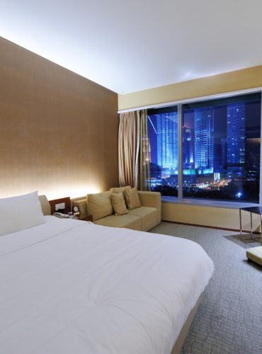 luxurious-hotel-room.jpg